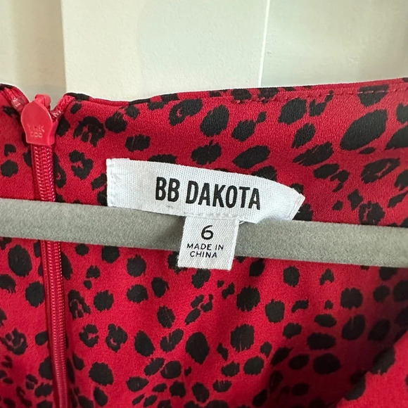 ✨Host Pick✨ BB Dakota Party Animal  Printed Mini Dress| size 6 - Picture 3 of 5